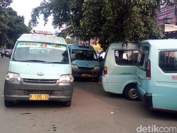 Pak Dishub! Parkir Liar Masih Ada di Dekat Stasiun Tebet Sampai SMPN 115