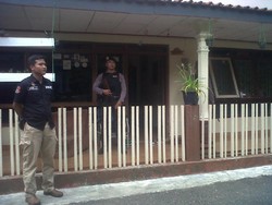 Kasus Suap, KPK Bawa Tas Kresek dan Koper dari Rumah di Jl Pemuda Kebumen