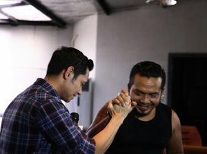Bareng Erix Soekamti, Dude Harlino Jadi Model Video Klip Yogyakarta Bareng Erix Soekamti, Dude Harlino Jadi Model Video Klip Yogyakarta