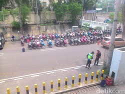 Penampakan Parkir Liar di Sekitaran Thamrin City
