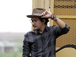 Sandy Canester Masih Senang Menabur Cinta