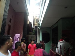 Warga Berjibaku Membantu, Kebakaran di Mampang Prapatan Cepat Padam