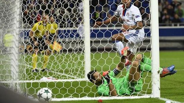 Buffon Pamer Aksi, Buktikan Dirinya Belum Mati