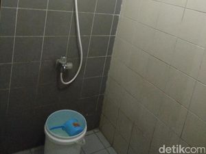 Kakus Tanpa Keran di Rusun Jatinegara Barat Kakus Tanpa Keran di Rusun Jatinegara Barat
