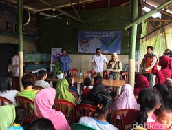 Keluhan Warga Bank Sampah Cilincing ke Sandiaga: Jumlah Gerobak Kurang