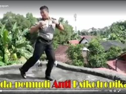 Kocak! Ajak Perangi Narkoba, Pak Polisi di Video Ini Pakai Goyang PPAP