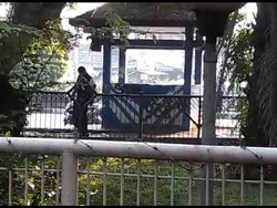 Ketakutan, Ibu Penjual Rokok Ini Ngumpet Saat Pelaku Serang Polisi