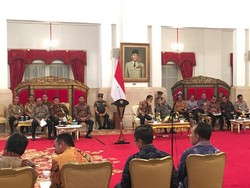 Kumpulkan Gubernur se-Indonesia, Jokowi: Pungli Bikin Masyarakat Susah!