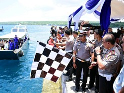 Kunjungi NTT, Kakorlantas Resmikan Satpas Apung Pertama di Indonesia