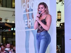 Khloe Kardashian Raup Rp 13 M di Hari Pertama Rilis Brand Celana Jeans