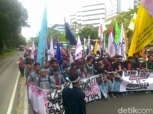 Ada Demo BEM Se-Indonesia, Lalin dari Patung Kuda ke Istana Padat