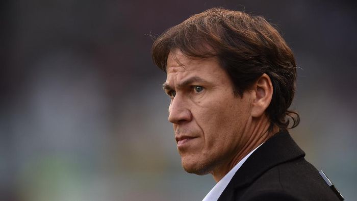 Rudi Garcia TURIN, ITALY - DECEMBER 05: AS Roma head coach Rudi Garcia looks on during the Serie A match between Torino FC and AS Roma at Stadio Olimpico di Torino on December 5, 2015 in Turin, Italy. (Photo by Valerio Pennicino/Getty Images)