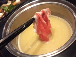 Shaburi: Daging Wagyu Australia Makin Enak Dicelup dengan Kaldu Chicken Collagen Paitan yang Gurih