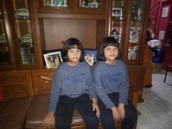 Ini Si Kembar Indentik dari Kampung Kembar, Bagaimana Membedakannya?