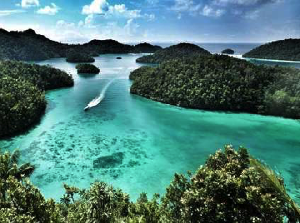 Sambil Menangis, Gubernur Papua Barat Pesan Jaga Raja Ampat