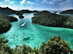 Sambil Menangis, Gubernur Papua Barat Pesan Jaga Raja Ampat