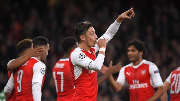 Arsenal Perkasa di Emirates Stadium