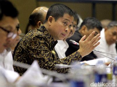 Rapat Perdana Menteri Jonan Dengan DPR