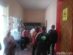 Sudah Bayar Tapi Belum Teraliri Listrik, Warga Datangi PLN Jember