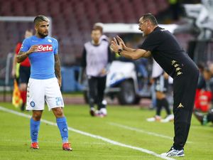 Napoli Menyusahkan Diri Sendiri