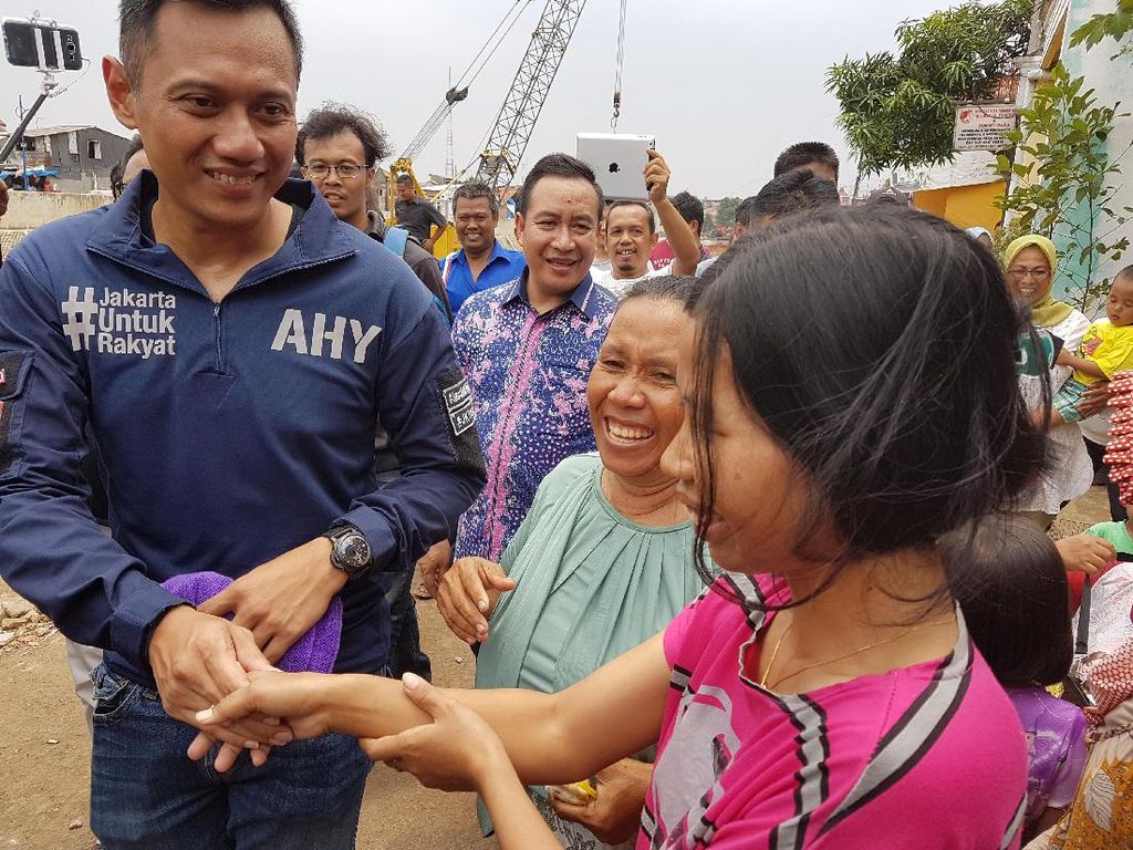 Agus Yudhoyono ke Warga Bukit Duri: Membangun Tak Harus Menggusur