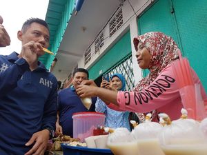 Agus Yudhoyono Sarapan Tempe dan Susu Kedelai di Johar Baru: Wah Enak!