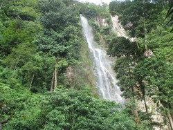 Air Terjun Tersembunyi di Lembah Asahan