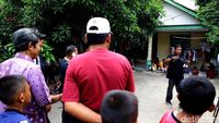 Rumah Pelaku Penyerangan Polisi Ramai Dikunjungi