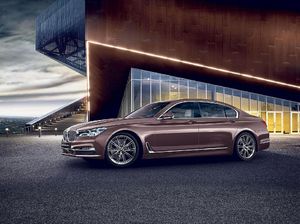 Ini Tampang BMW Seri-7 Khusus Jepang