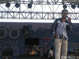 Penyanyi Andre Hehanusa Terpukau Keramahan Raja Ampat Penyanyi Andre Hehanusa Terpukau Keramahan Raja Ampat