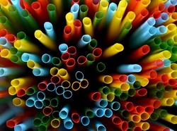 Minum Pakai Sedotan Plastik Bisa Bahayakan Kesehatan, Ini Sebabnya