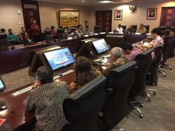 Luhut: Kritik Pemerintah dengan Data, Jangan Perasaan