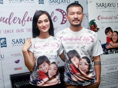 Dilarang Iri! Mesranya Rio Dewanto dan Atiqah Hasiholan