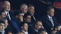 Sam Allardyce dan Sir Alex Ferguson menyaksikan duel ini. Reuters/Jason Cairnduff.