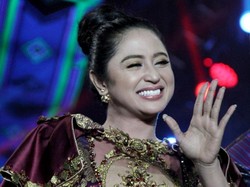 Foto Syur Penuhi Instagram Dewi Persik yang Dihack