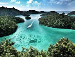Andre Hehanusa Terpukau Keramahan Raja Ampat