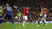 Di babak kedua ditambah gol Jesse Lingard. Reuters/Phil Noble.