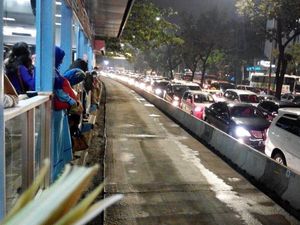 Busnya Terjebak Macet, Ini Cara TransJ Atasi Penumpukan Penumpang di Halte