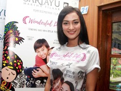 Atiqah Hasiholan yang Minta Diperiksa Polisi Malam