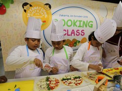 Sejak Usia 5 Tahun Anak Bisa Diajarkan Memasak