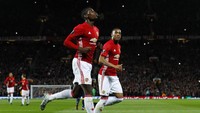 Empat kemenangan MU, tiga dibuat di babak pertama lewat Pogba (dua gol). Reuters/Jason Cairnduff.