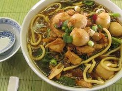 Bosan Sayur Bening? Olah Bayam dan Kangkung Jadi Telur Gulung dan Mie