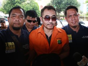 Sempat Dikembalikan JPU, Berkas Gatot Brajamusti Masih Diteliti Sempat Dikembalikan JPU, Berkas Gatot Brajamusti Masih Diteliti