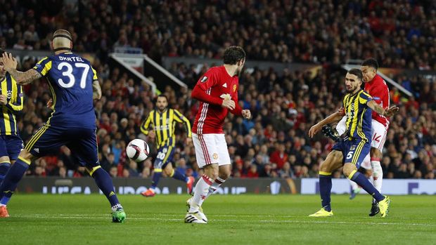 Pogba Dua Gol, MU Hantam Fenerbahce 4-1