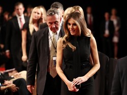 Ralph Lauren Desain Gaun Inaugurasi untuk Melania Trump?