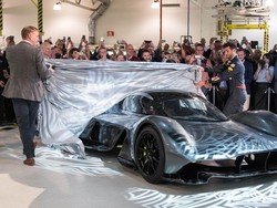 Hypercar Aston Martin-Red Bull Tembus 0-321 Km/jam Hanya 10 Detik