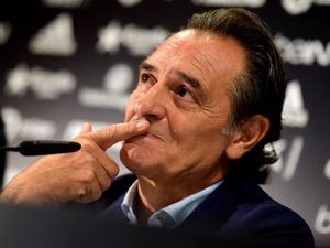 Usai Menang dalam Debutnya di Valencia, Prandelli Bersiap Hadapi Barca