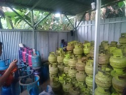 Polres Jaktim Bongkar Pabrik Gas Oplosan di Sebuah Bedeng di Cipayung