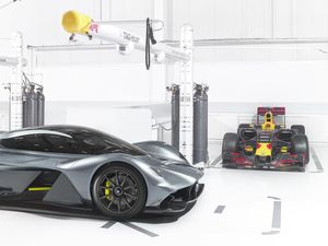 Mobil Super Aston Martin-Red Bull Mobil Super Aston Martin-Red Bull