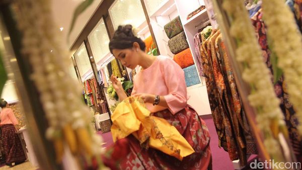 Rumah Desain Tata Busana Pecinta Kain Nusantara